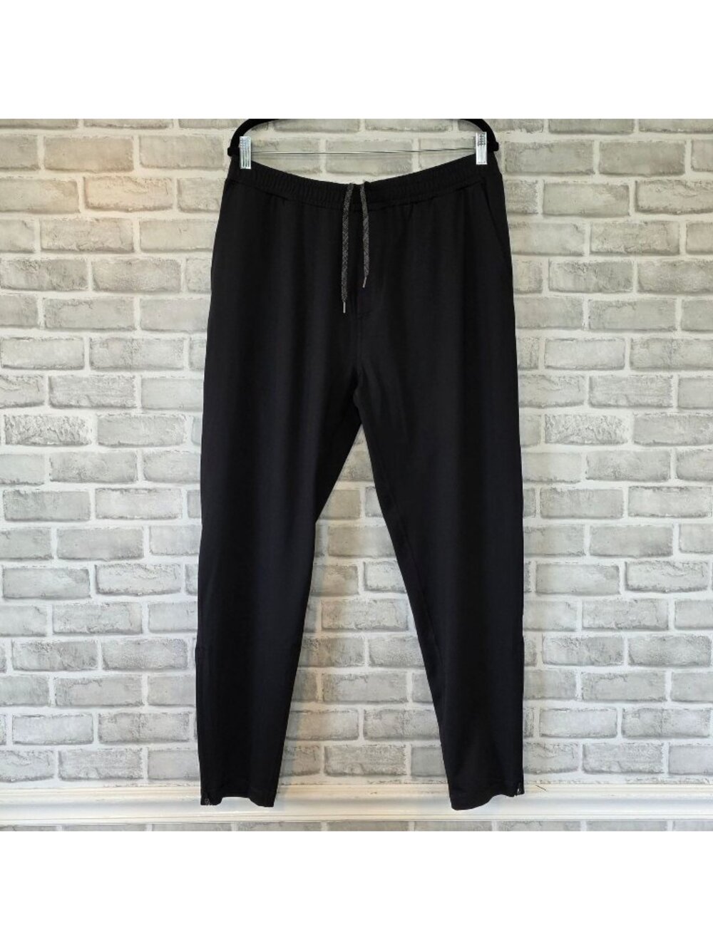 Vuori Meta Jogger Mens XL Black Technical Knit Travel Commuter Performance Pants